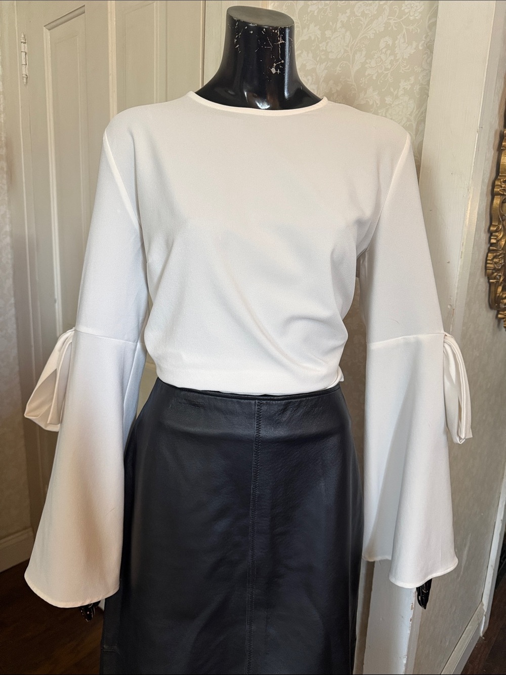 Halogen Ivory Bell Sleeve w Bows Swing Top Crewneck Blouse Sz Medium